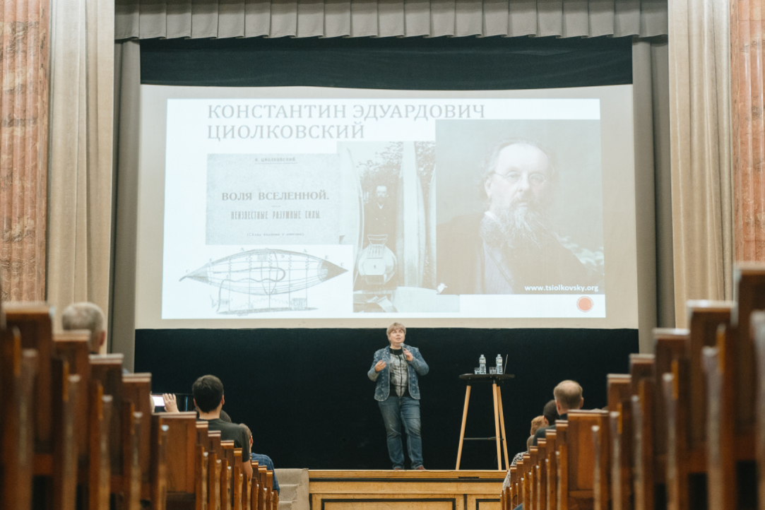 Иллюстрация к новости: Дорога к звездам: ВШЭ продолжает кинопоказы вместе с Ленинкой, Обществом «Знание» и Госфильмофондом