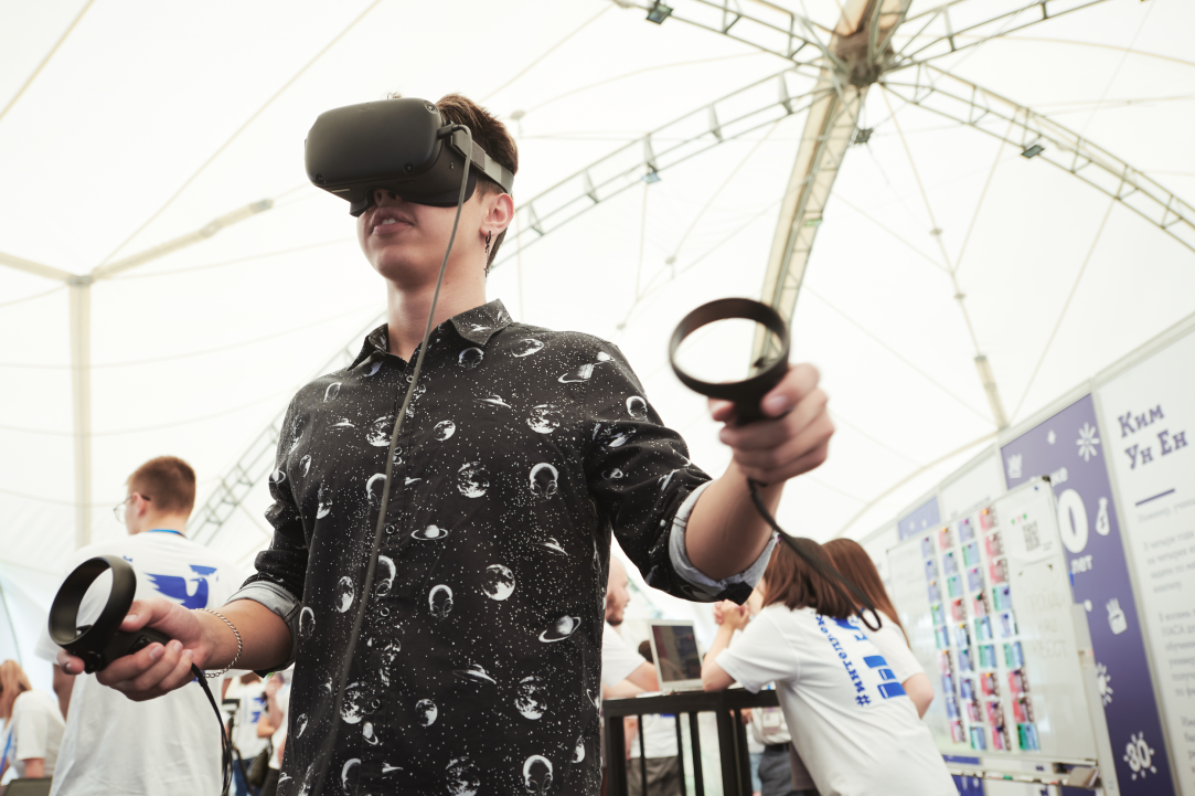 НИУ ВШЭ на VK Fest: погружение в мир технологий, дизайна и космоса Иллюстрация к новости: НИУ ВШЭ на VK Fest: погружение в мир технологий, дизайна и космоса